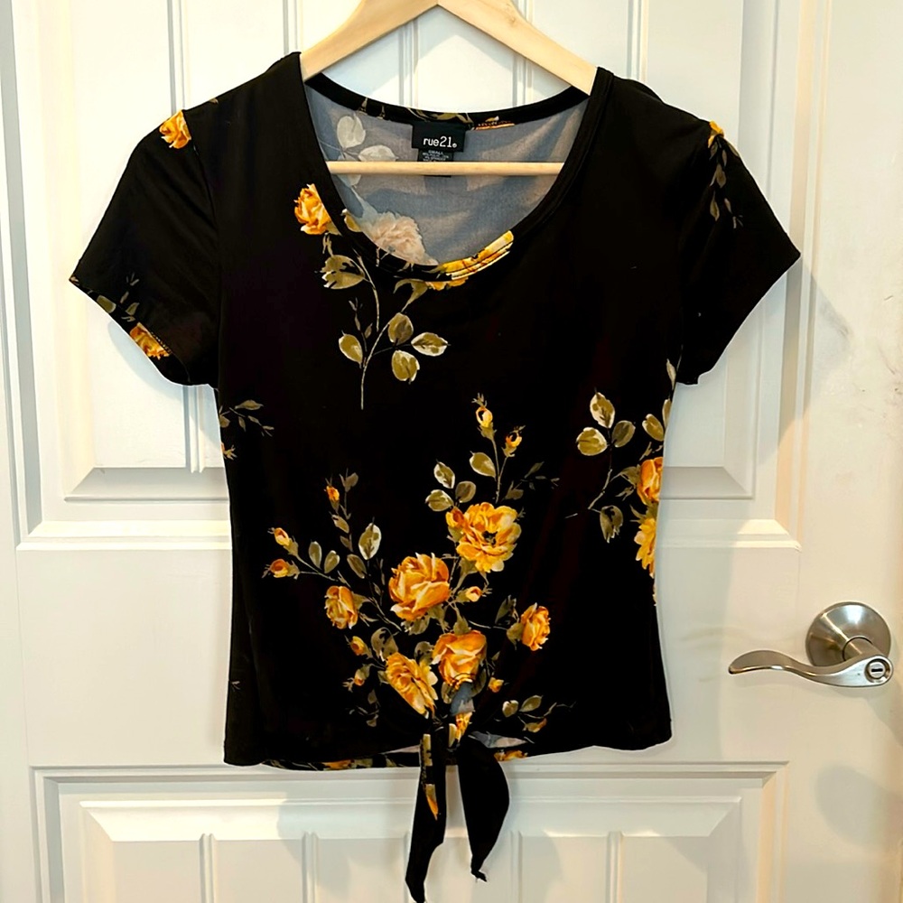 Rue 21 top. Size small